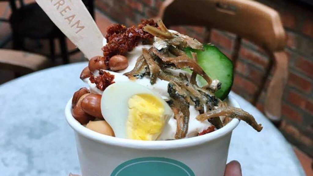 nasi uduk atau eskrim