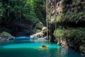 Green Canyon Pangandaran: Susur Sungai yang Masuk Daftar Wisata Viral 2026