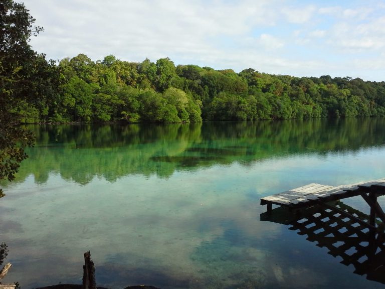 pesona danau kakaban kalimantan